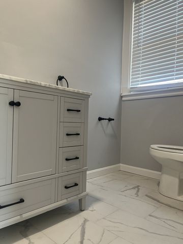 1 Mcgrath Hywy 1R, Quincy, MA 02169