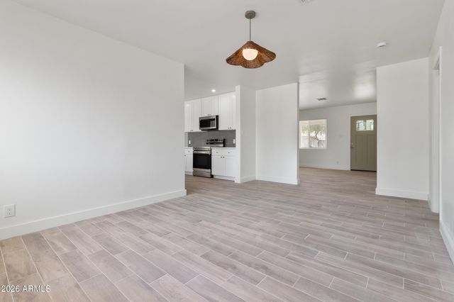 2290 W VILLAGE Drive, Phoenix, AZ 85023