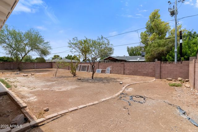 2290 W VILLAGE Drive, Phoenix, AZ 85023