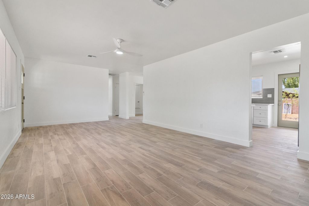 2290 W VILLAGE Drive, Phoenix, AZ 85023 — photo 3