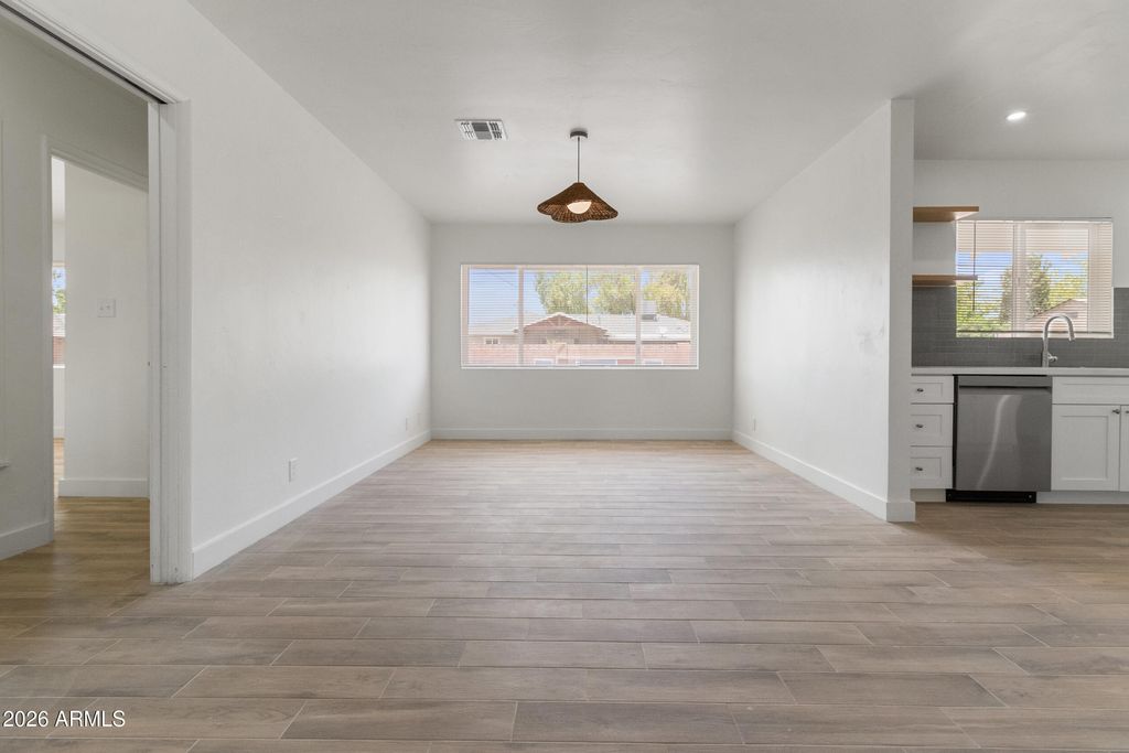 2290 W VILLAGE Drive, Phoenix, AZ 85023 — photo 4