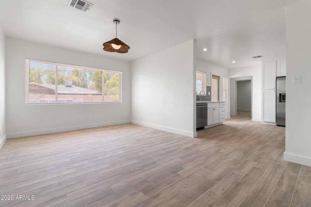 2290 W VILLAGE Drive, Phoenix, AZ 85023 — photo 5