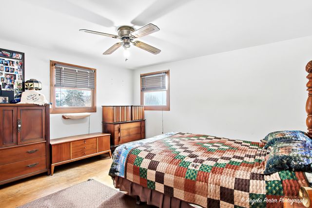 8 E Rollins Road, Round Lake Beach, IL 60073