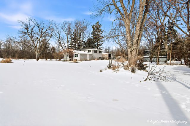 8 E Rollins Road, Round Lake Beach, IL 60073