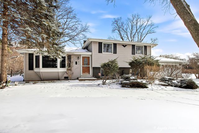 8 E Rollins Road, Round Lake Beach, IL 60073