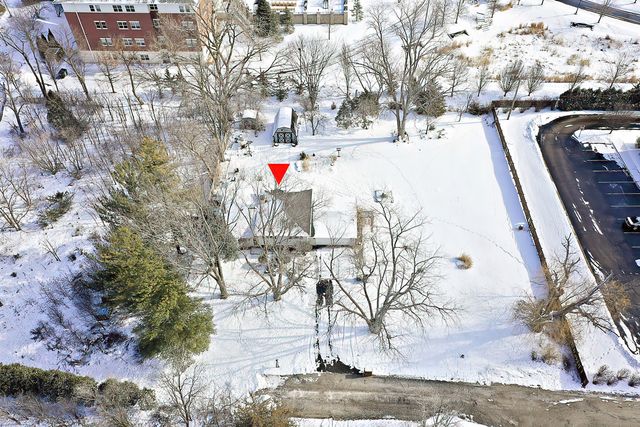 8 E Rollins Road, Round Lake Beach, IL 60073