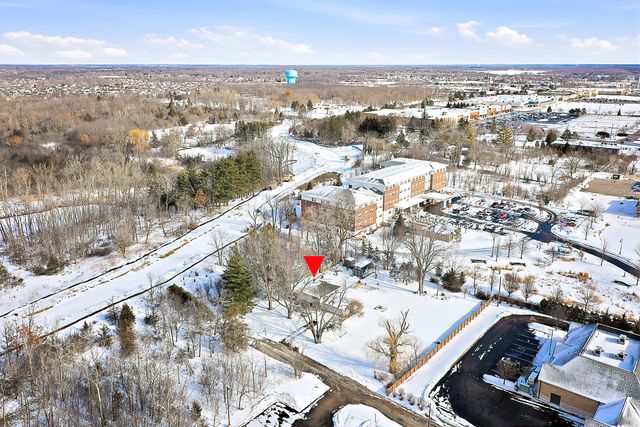 8 E Rollins Road, Round Lake Beach, IL 60073