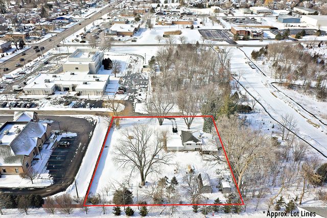 8 E Rollins Road, Round Lake Beach, IL 60073