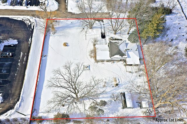 8 E Rollins Road, Round Lake Beach, IL 60073