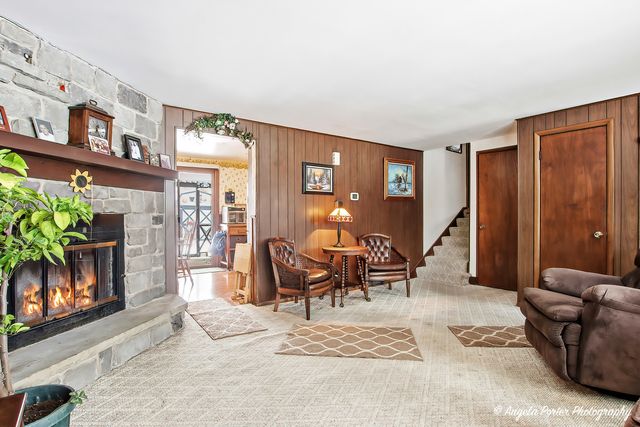 8 E Rollins Road, Round Lake Beach, IL 60073