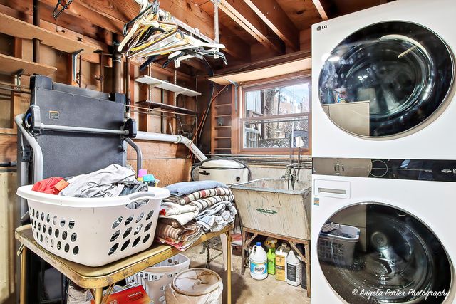 8 E Rollins Road, Round Lake Beach, IL 60073