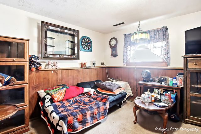 8 E Rollins Road, Round Lake Beach, IL 60073