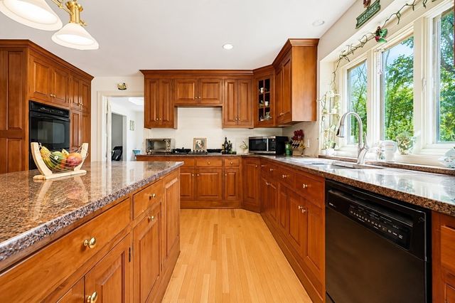 107 Mill St, Franklin, MA 02038