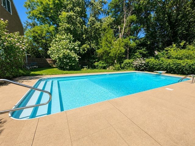107 Mill St, Franklin, MA 02038