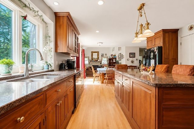 107 Mill St, Franklin, MA 02038