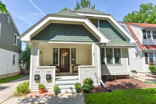 5051 N Hollywood AVENUE #5053, Whitefish Bay, WI 53217