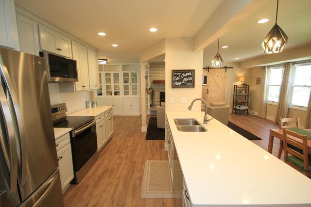 N93W6266 Arbor DRIVE, Cedarburg, WI 53012