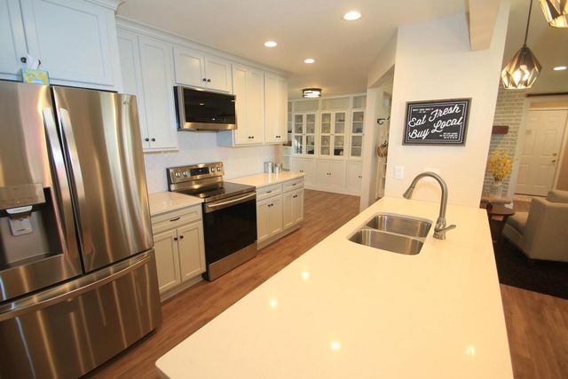 N93W6266 Arbor DRIVE, Cedarburg, WI 53012