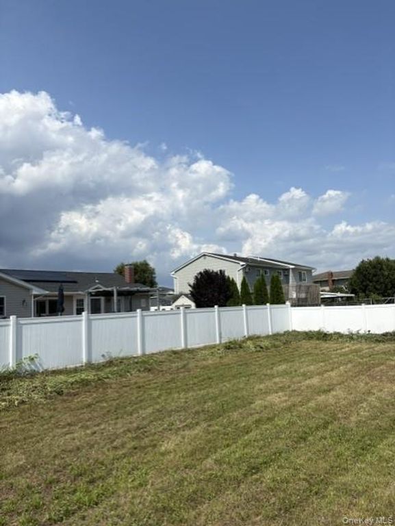 760 S Wellwood Avenue, Lindenhurst, NY 11757 — exterior