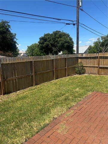 931 Moore Ave, Portland, TX 78374