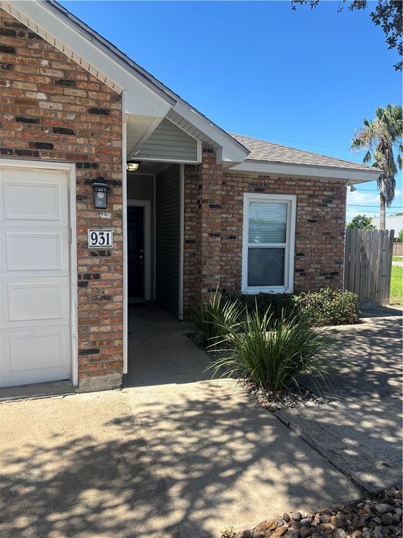 931 Moore Ave, Portland, TX 78374