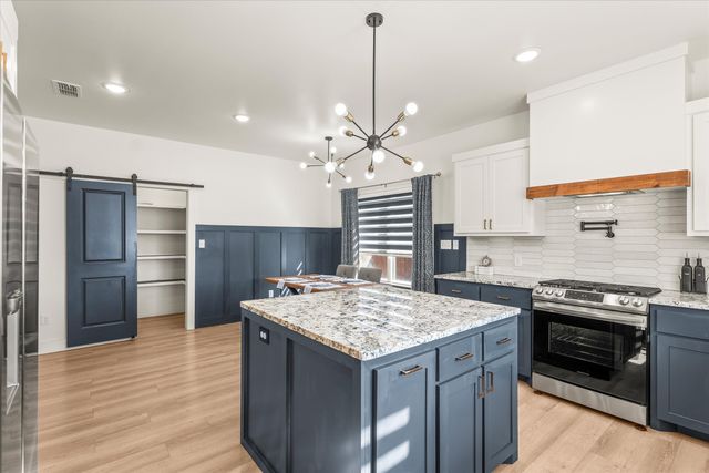 810 N 2nd Street, Wolfforth, TX 79382