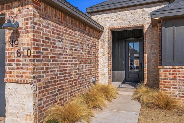 810 N 2nd Street, Wolfforth, TX 79382