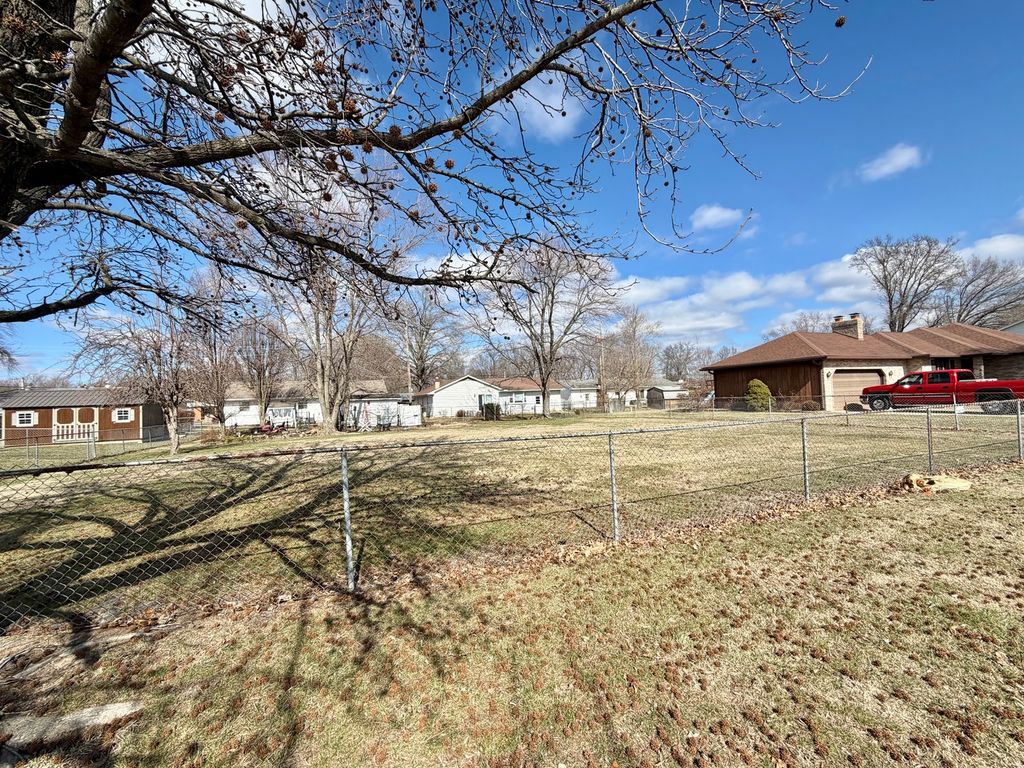 Image 1 of property listing at 0 Frazier Avenue, Centralia, IL 62801