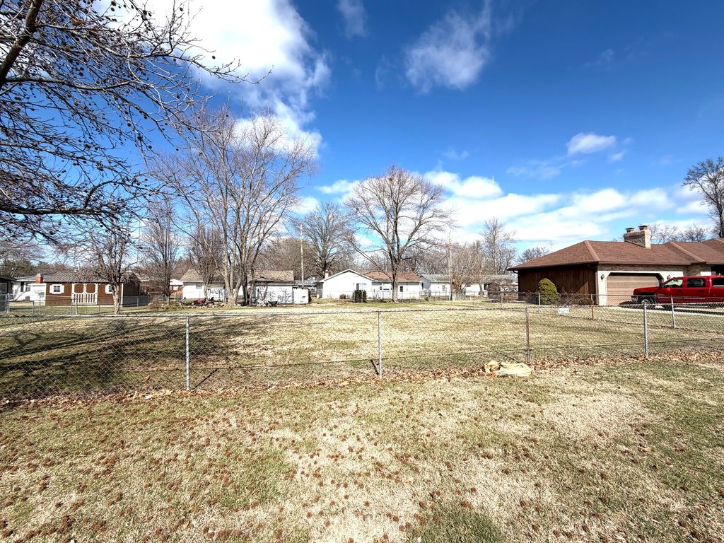 Image 3 of property listing at 0 Frazier Avenue, Centralia, IL 62801