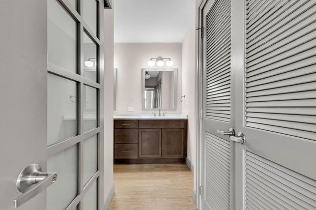 51 N High Street, 503, Columbus, OH 43215