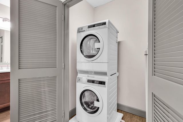 51 N High Street, 503, Columbus, OH 43215