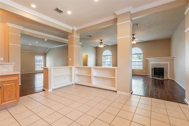 411 Senna Avenue, League City, TX 77573