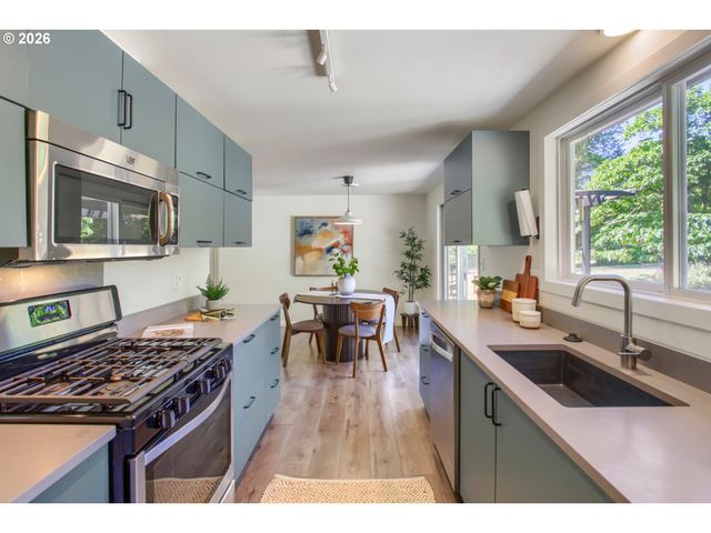 6535 Sw MILES Ct, Portland, OR 97223