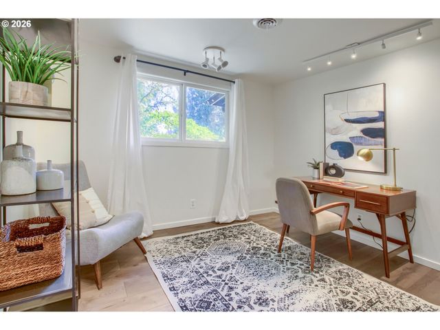 6535 Sw MILES Ct, Portland, OR 97223