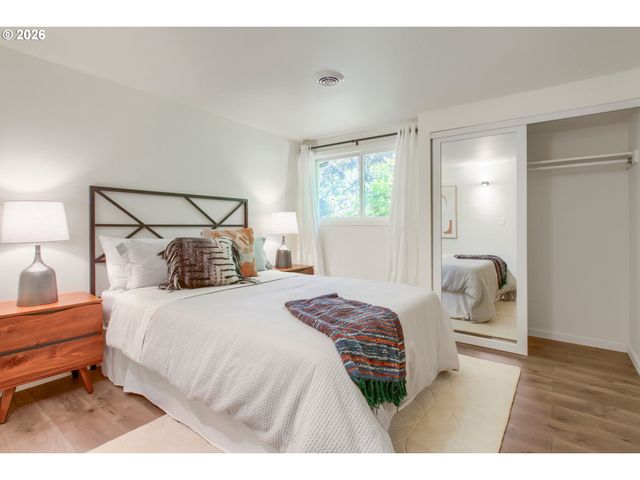 6535 Sw MILES Ct, Portland, OR 97223
