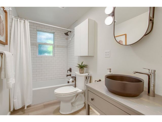 6535 Sw MILES Ct, Portland, OR 97223