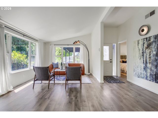 6535 Sw MILES Ct, Portland, OR 97223