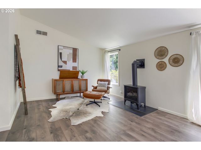 6535 Sw MILES Ct, Portland, OR 97223