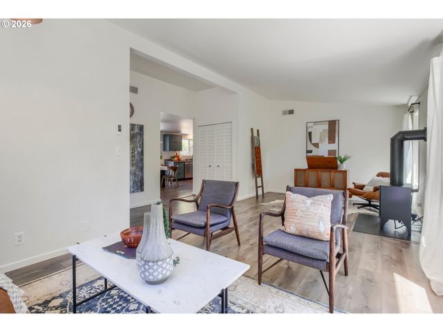 6535 Sw MILES Ct, Portland, OR 97223
