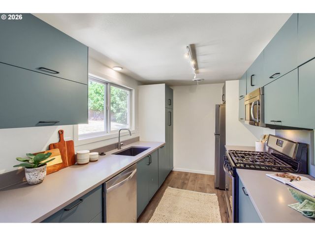 6535 Sw MILES Ct, Portland, OR 97223