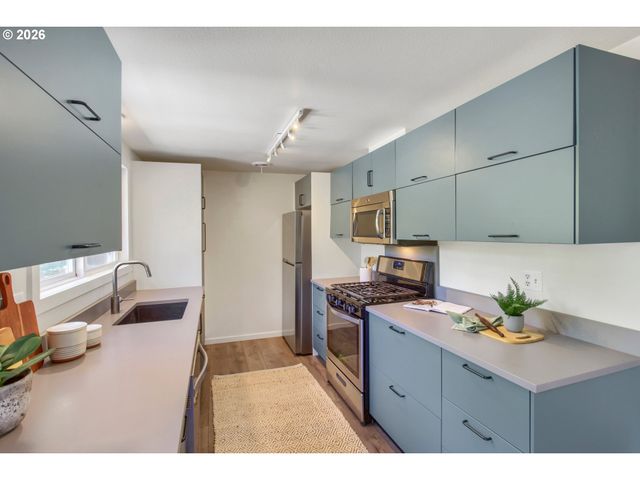 6535 Sw MILES Ct, Portland, OR 97223