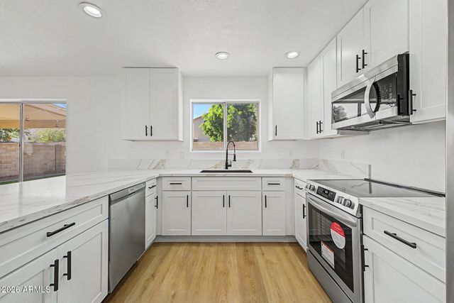 1944 E FELLARS Drive, Phoenix, AZ 85022