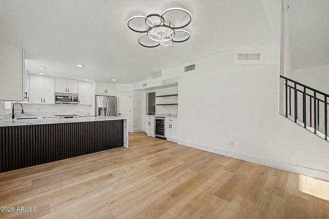 1944 E FELLARS Drive, Phoenix, AZ 85022