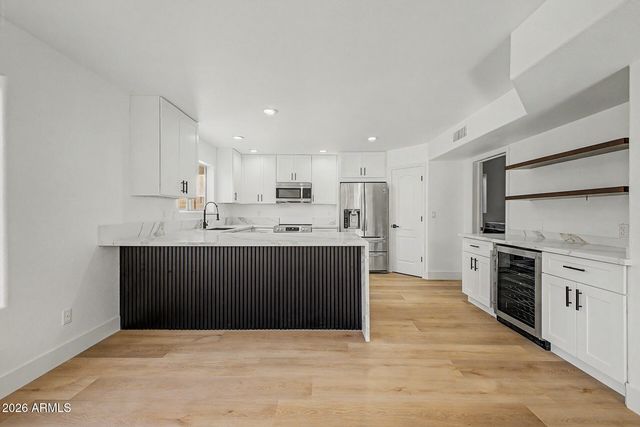 1944 E FELLARS Drive, Phoenix, AZ 85022