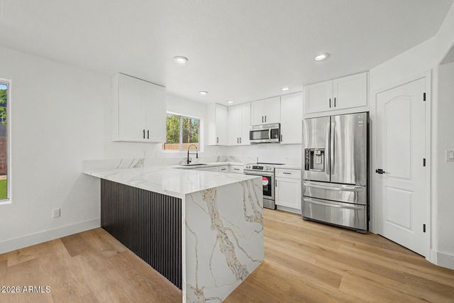 1944 E FELLARS Drive, Phoenix, AZ 85022