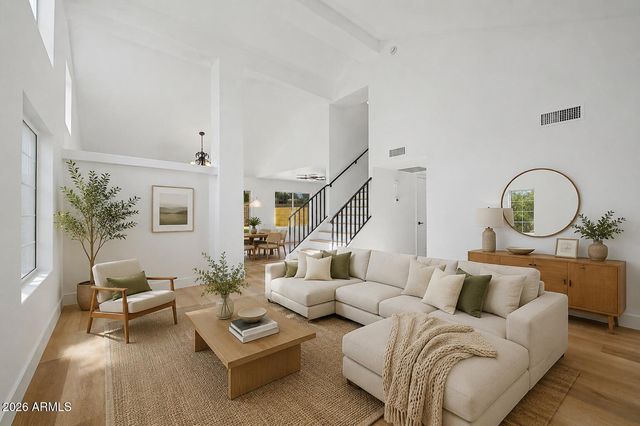 1944 E FELLARS Drive, Phoenix, AZ 85022