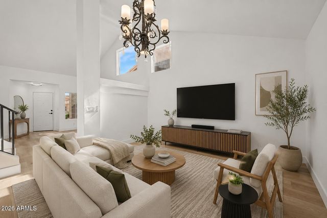 1944 E FELLARS Drive, Phoenix, AZ 85022