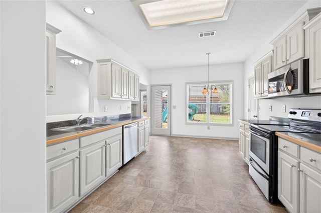 1412 Silvergate Way, Winder, GA 30680