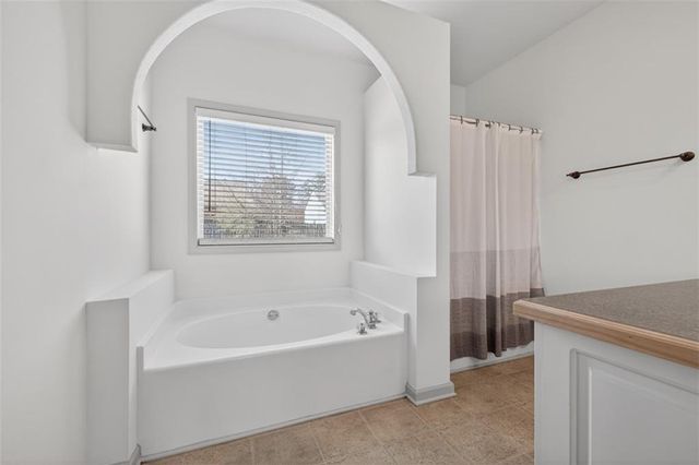 1412 Silvergate Way, Winder, GA 30680