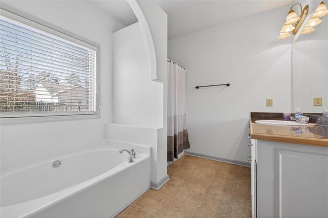 1412 Silvergate Way, Winder, GA 30680